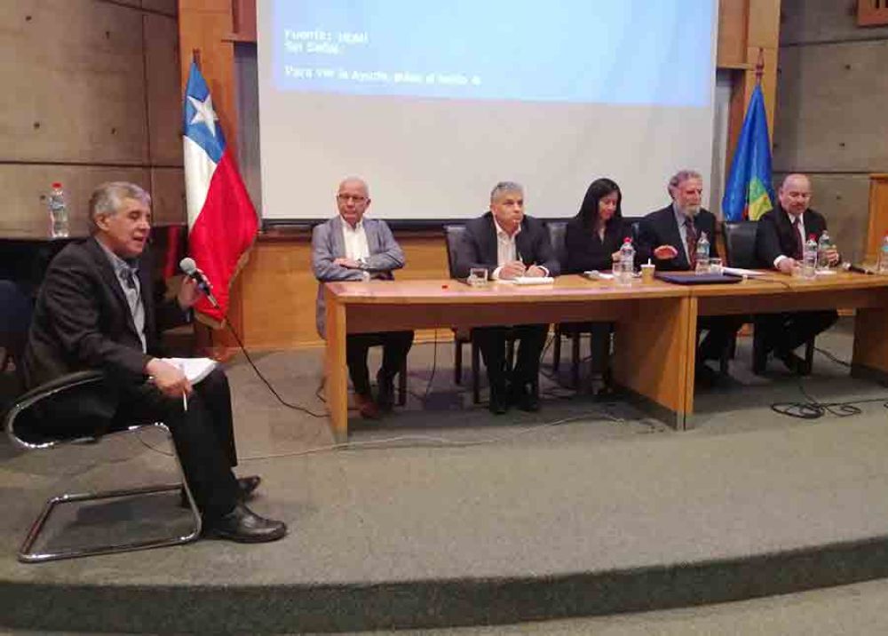 En la cita participaron actores del sector, entre ellos, Cenabast, Colegio de Químicos Farmacéuticos y Bioquímicos, economistas, y la mirada desde la academia.