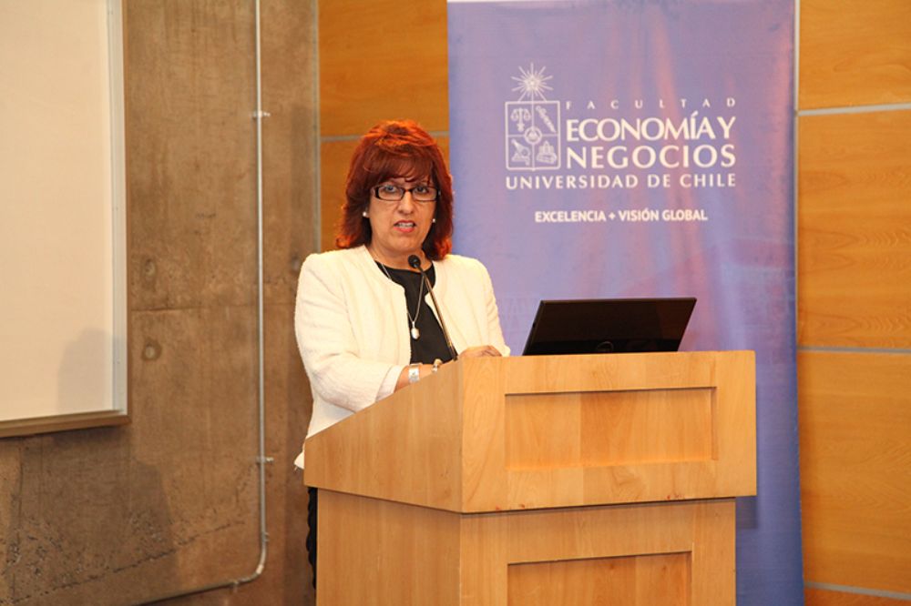 "El medio ambiente nos ha venido hoy a demostrar que es una parte sustantiva al pensar en negocios de largo plazo y en economías que sean sostenibles", comenta la profesora Chavarri.