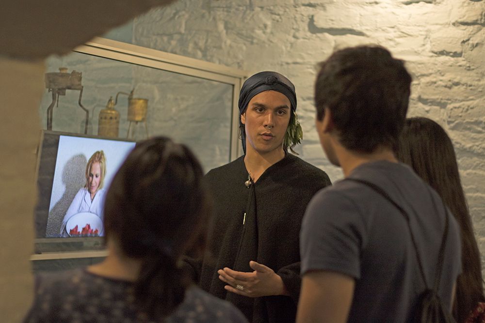 Aliwen, curadora de "Lawentuchefe", explicó que su obra puede ser "parte importante de la manera en la que entendemos el bienestar y la sanación a nivel país en momentos actuales".