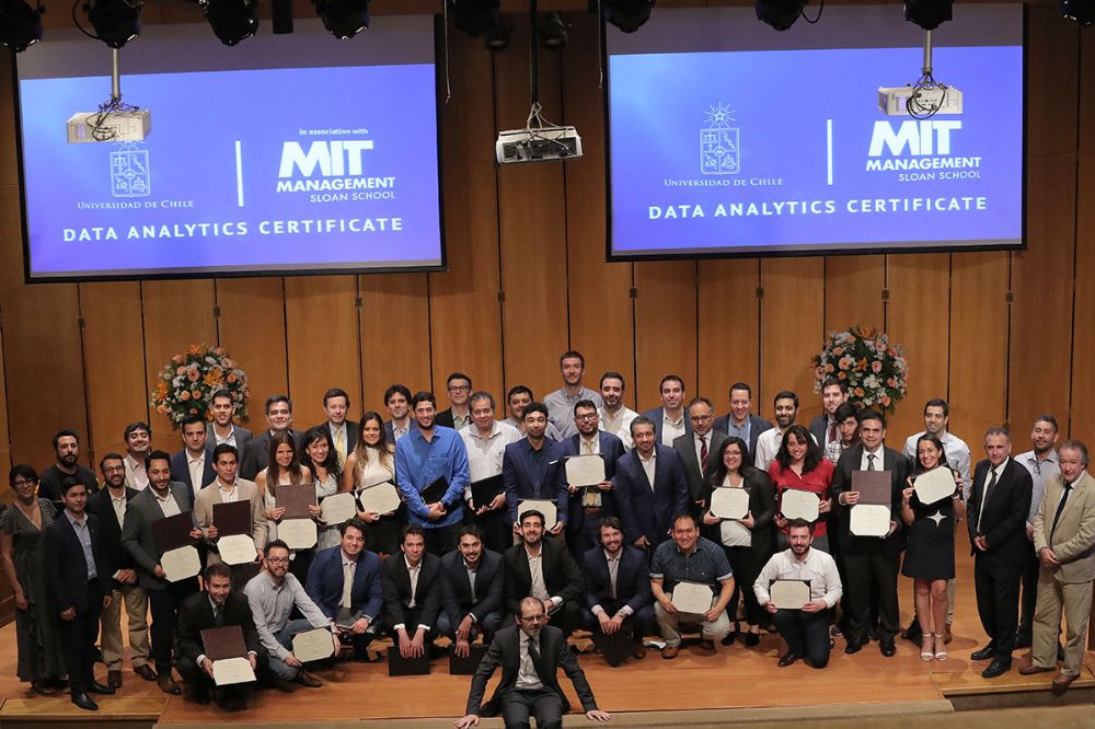 Esta primera cohorte del diplomado tuvo 47 estudiantes, quienes asistieron el pasado viernes a la ceremonia de clausura del programa.