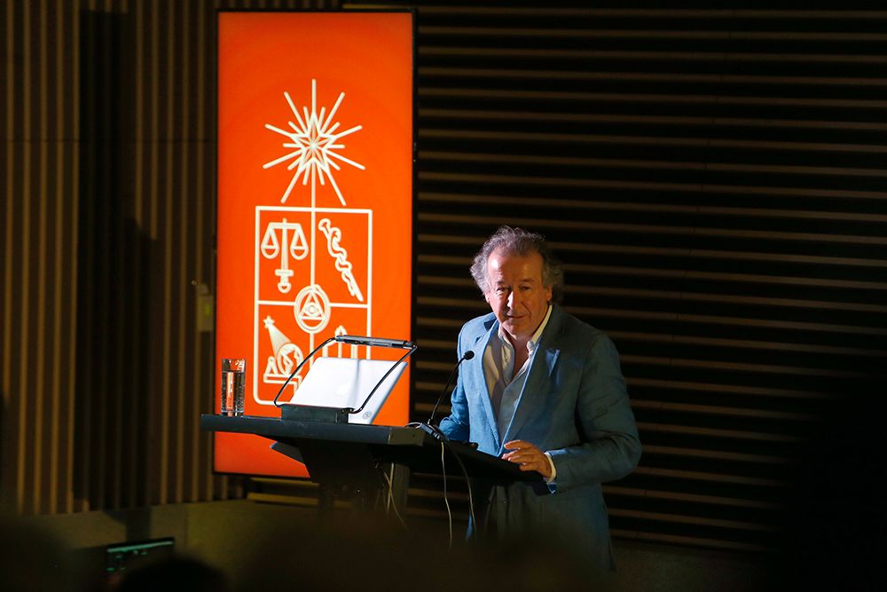 "Es muy difícil producir conocimiento de avanzada sin colaborar, y eso está metido en nuestro ADN", comentó durante la ceremonia de inauguración el decano Francisco Martínez.