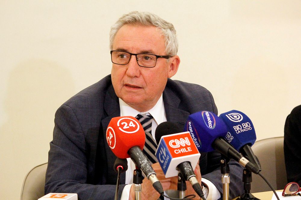 "Qué duda cabe que el sistema es absolutamente mejorable y lo hemos venido diciendo hace mucho tiempo", dijo el Rector Vivaldi. 