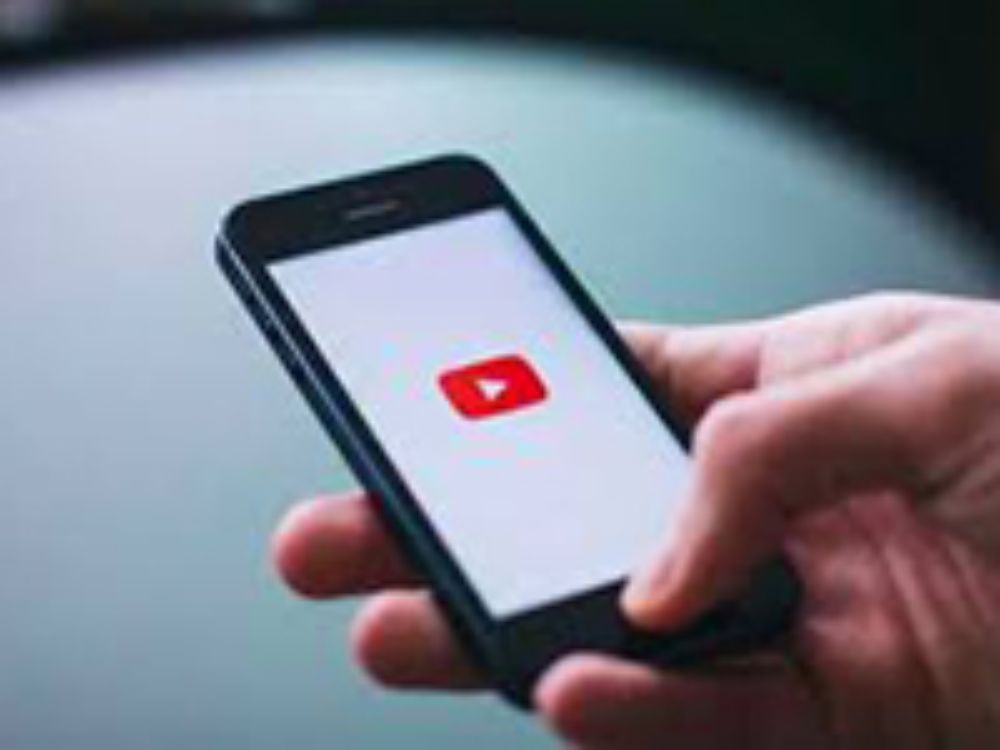 La manipulación de celulares ha despertado preocupaciones de los adultos, especialmente por parte del Ministerio de Educación (MINEDUC).