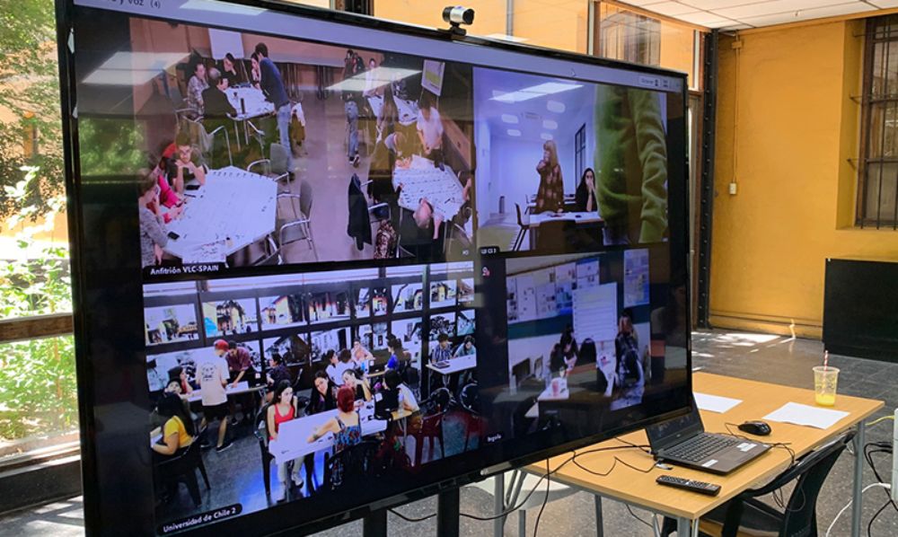 Las y los estudiantes asistentes fueron capacitados en directo desde España por el científico Luis Balairón.