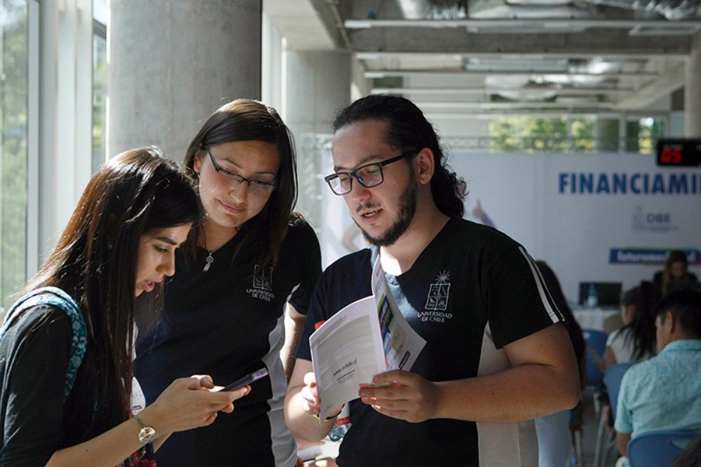 El promedio de postulaciones por vacante aumentó desde 3,08 a 3,22 personas por cupo. En total, se recibieron 30.846 postulaciones, lo que representa un aumento de mil postulaciones respecto a 2019.