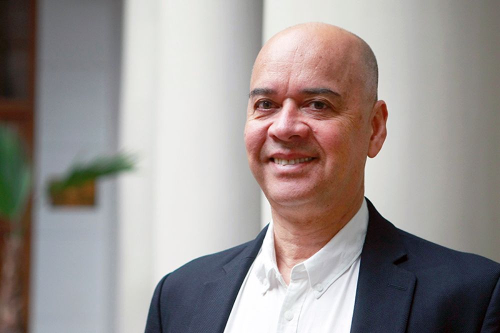 Alejandro Jofré es investigador principal del Centro de Modelamiento Matemático de la Facultad de Ciencias Físicas y Matemáticas (FCFM), del cual también fue director y subdirector.