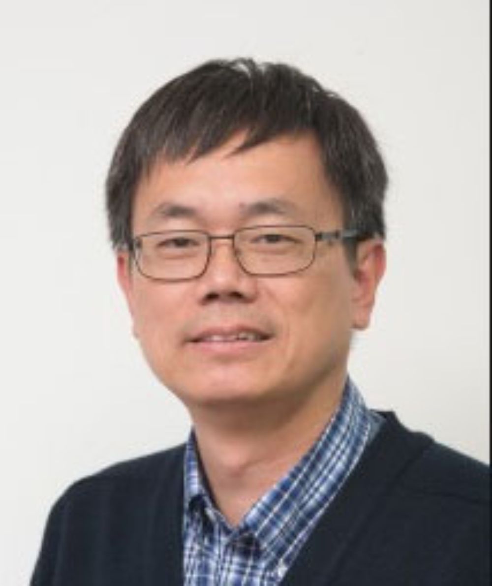 "Este coronavirus produce una concentración en la cavidad nasal, mil veces superior al menos, que los otros coronavirus", señaló el profesor Chiong respecto a su alta capacidad de contagio.