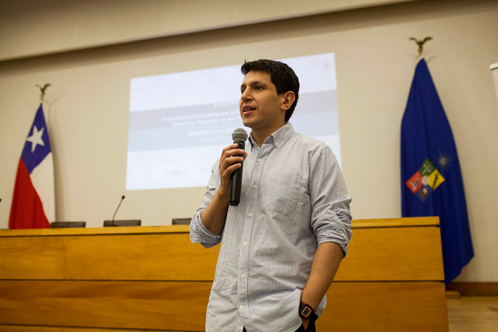 Jefe de la Unidad de Redes Transdisciplinarias de la VID, Pablo Riveros.