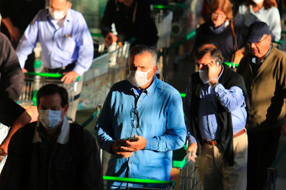 El distanciamiento social sería efectivo al aire libre, pero no puede ser adoptado como medida de garantía para prevenir el contagio por COVID-19 en espacios cerrados.
