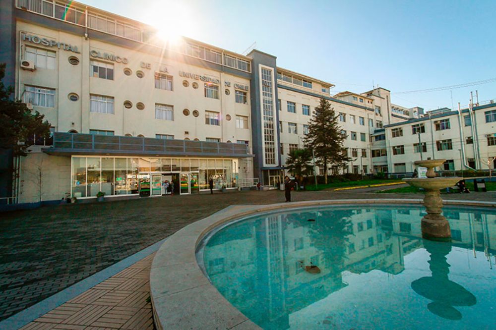 El Hospital Clínico de la U. de Chile, en tanto, fue destacado como el recinto de salud número uno del país y 12 a nivel latinoamericano, superando a la Clínica Alemana y a la Clínica Las Condes.