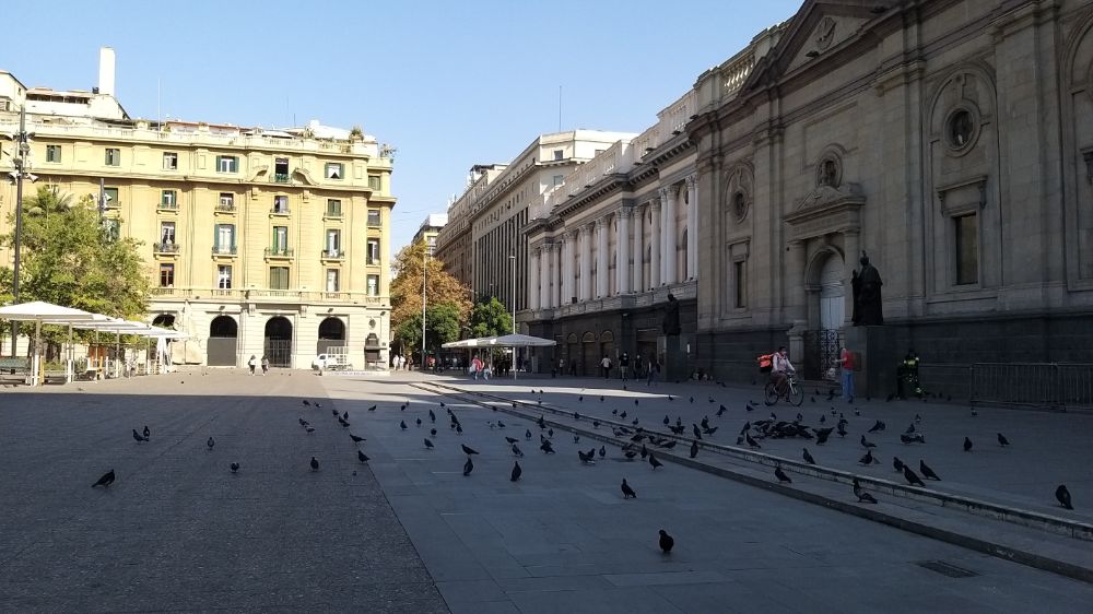Cuando hablamos del espacio público no solo nos referimos a los aspectos físicos que lo conforman, sino que también a las personas, sus dinámicas y su cultura.