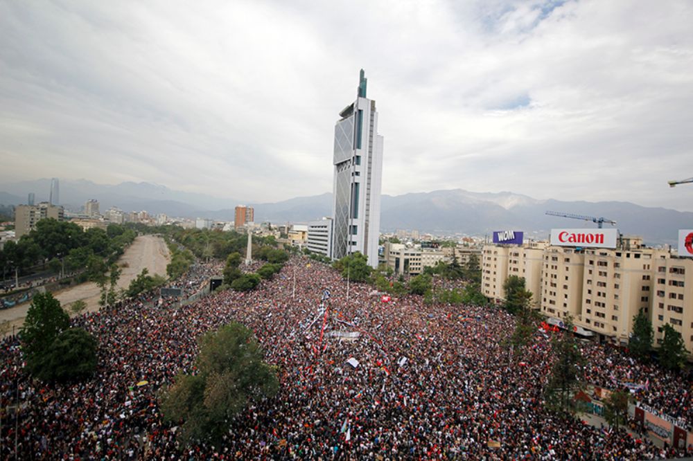 La revuelta en Estados Unidos cuenta con numerosos paralelos con el estallido social en Chile o con la "Primavera árabe" de acuerdo al profesor Rodrigo Karmy.