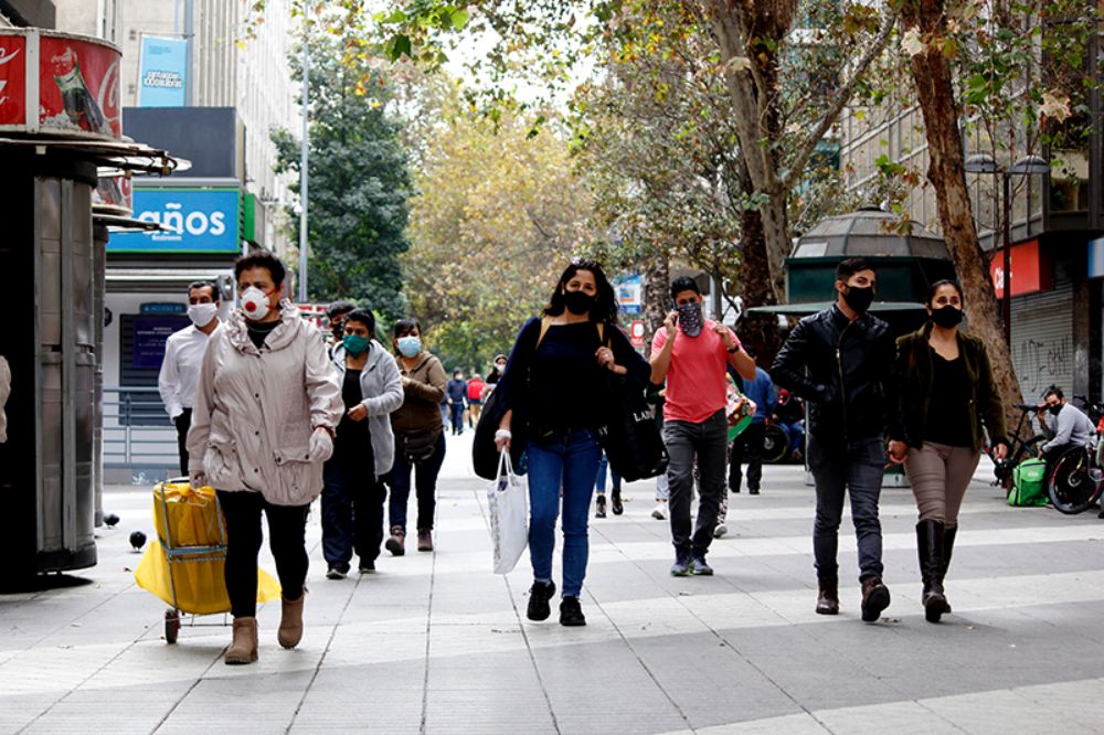 La medida de confinamiento total para las 38 comunas de la Región Metropolitana ha tenido un impacto moderado en la reducción de la movilidad de la población, de acuerdo al estudio.