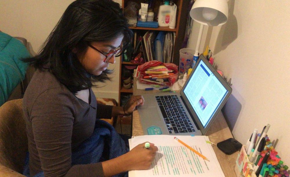 Las y los 30.910 estudiantes de pregrado de la Universidad de Chile podrán responder la"Encuesta de experiencia estudiantil en docencia remota" hasta el próximo 22 de junio.