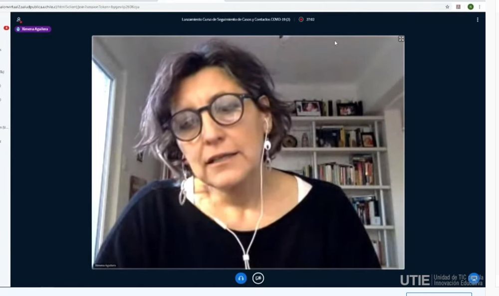 La Dra Ximena Aguilera en su charla "COVID-19: la respuesta de la salud pública".