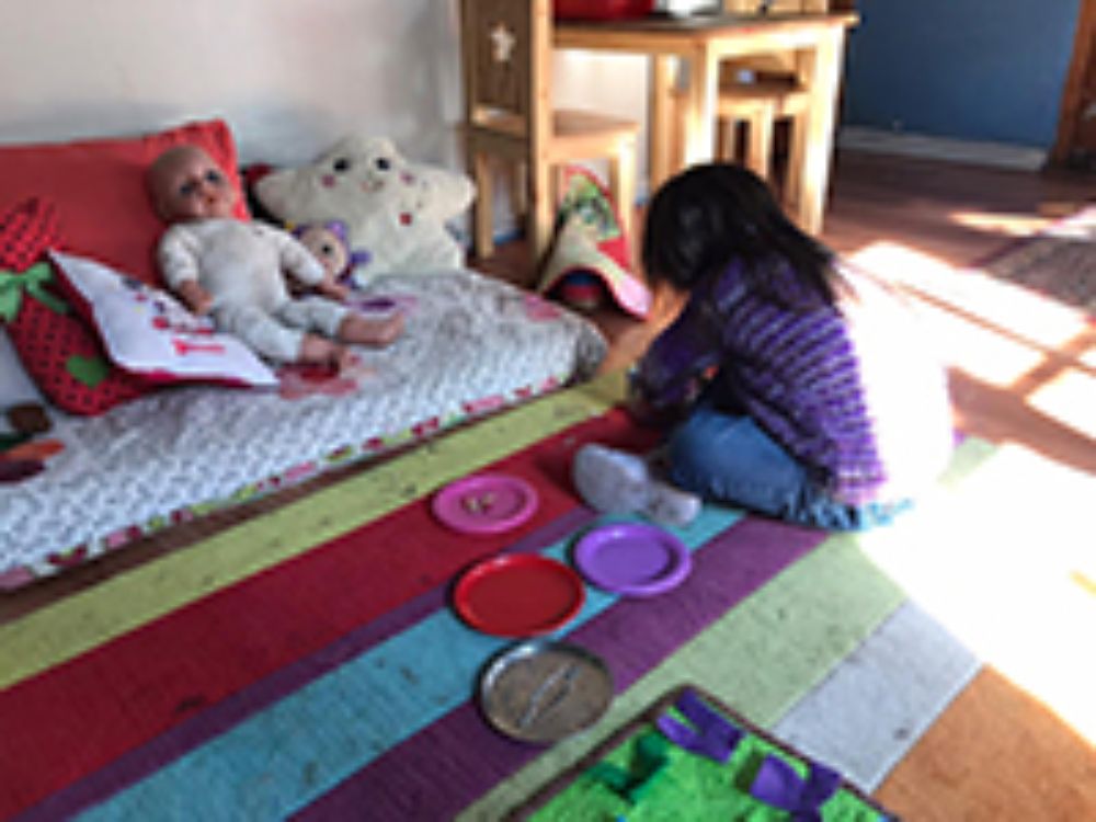 Si bien las y los  niños no pueden salir actualmente, como señala el pensador, psicopedagogo y dibujante italiano, Francesco Tonuci, la ciudad debe ser de ellos y toda la sociedad es educador(a).