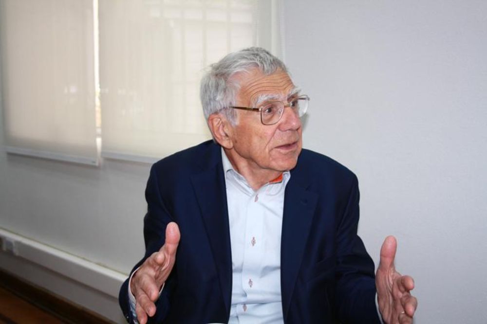 Pierre Léna, de la Fundación LAMAP y de la OCE, ofreció la charla "La importancia y urgencia de Educar en Cambio Climático".