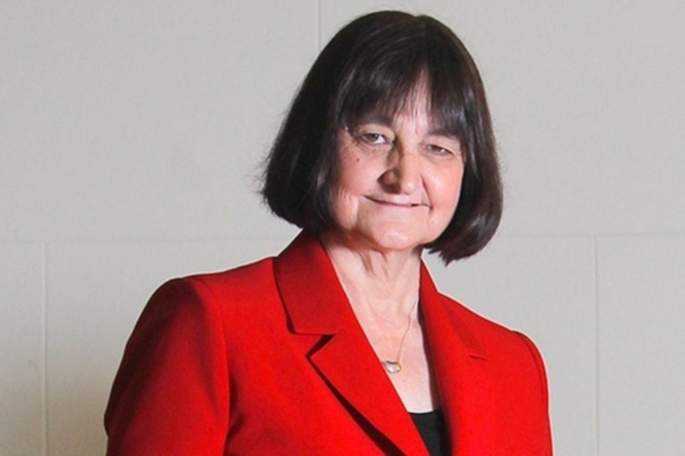 La vicerrectora Devés, enfatiza que en el actual contexto la docencia evoluciona desde una labor realizada, muchas veces en soledad, a una práctica integrada que se piensa y reflexiona con otros.