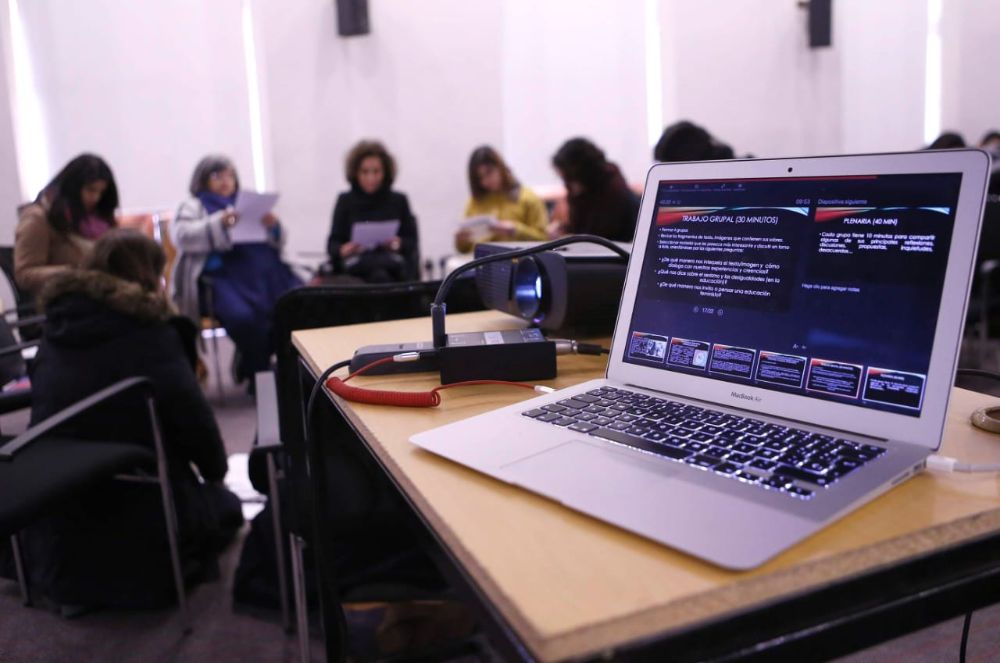 El documento de la VAA y el Depto de Pregrado  busca apoyar a los equipos directivos, docentes, estudiantes, funcionarias y funcionarios, para la toma de decisiones relativas al segundo semestre.