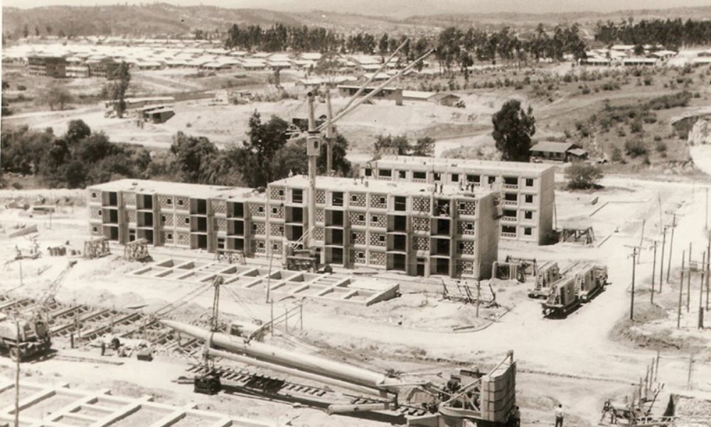 Edificio 1020. Fuente: MINVU (2005). Chile un Siglo de vivienda y Barrio. Santiago, Chile.
