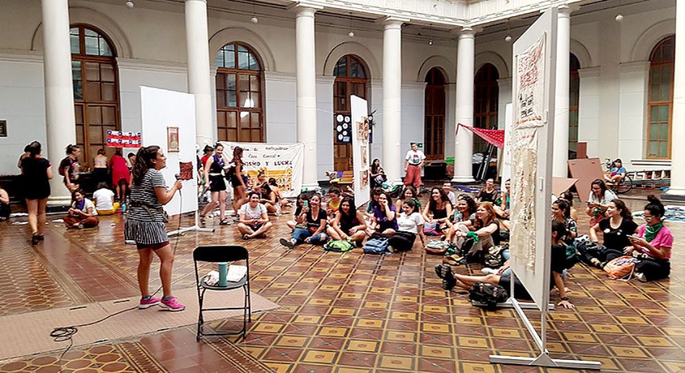 La Asamblea de Trabajadoras de Casa Central y Torre 15 de la U. de Chile, es otro de los grupos convocantes de este proyecto,
