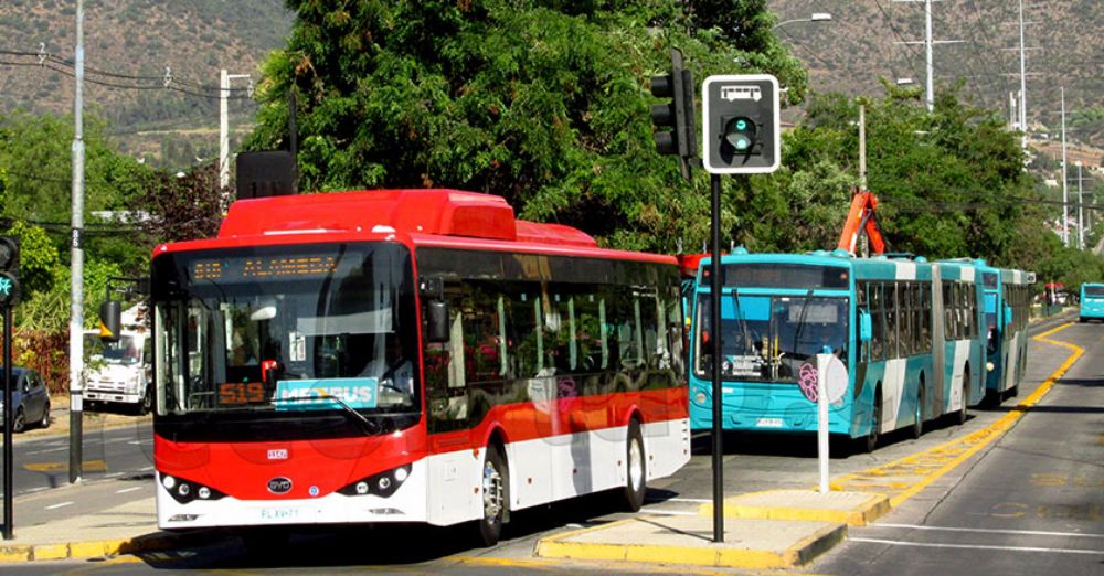 La U. de Chile, en conjunto con 61 instituciones públicas y privadas, presentaron en mayo pasado la propuesta "Centro de Aceleración Sostenible para la Electromovilidad (CASE)".