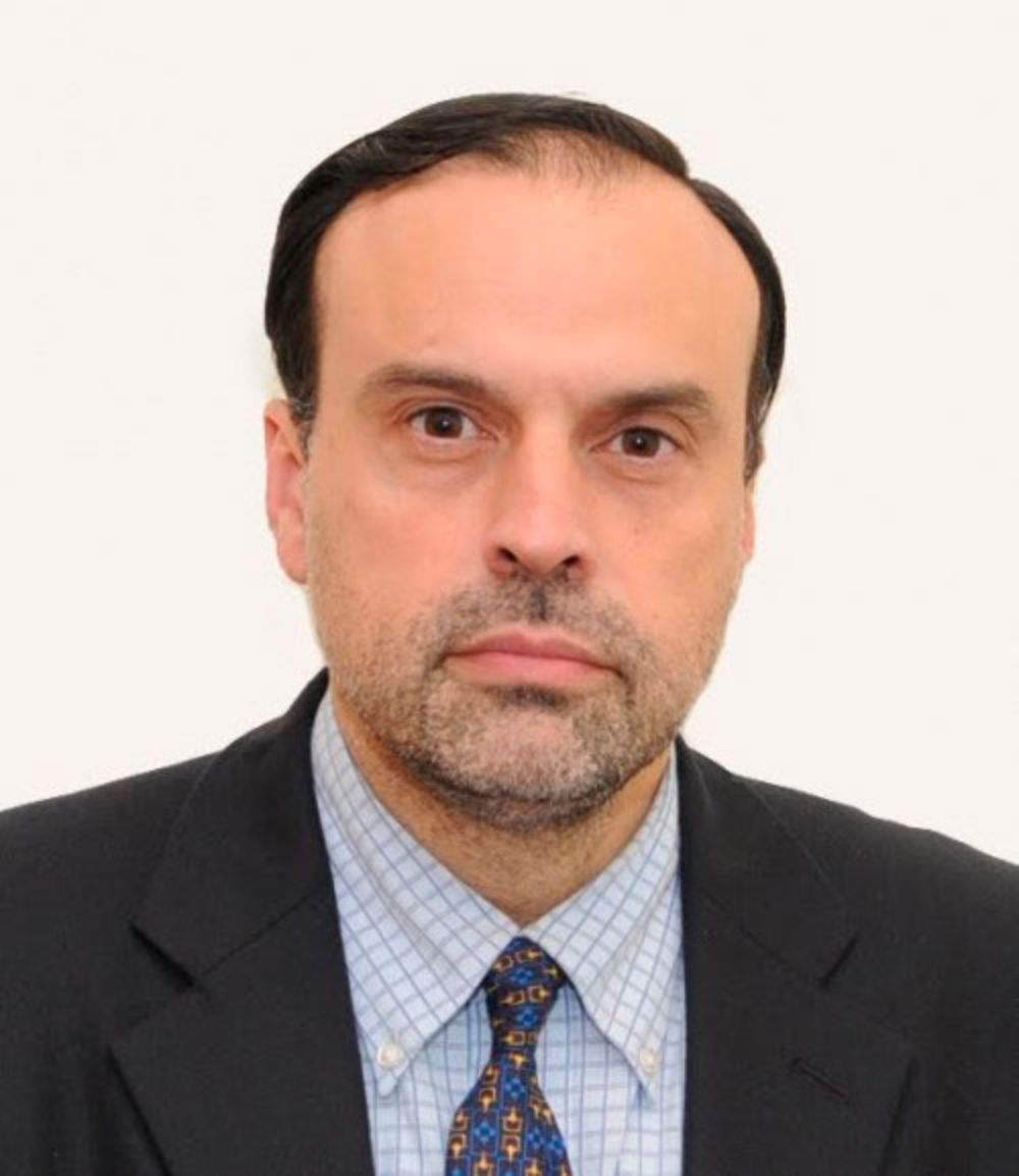 El abogado, licenciado en Ciencia Jurídicas de la U. de Chile y co-autor del libro, Enrique Navarro.