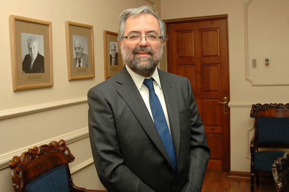 El decano Kukuljan, agradeció esta contribución "que permitirá aumentar la eficiencia del abnegado trabajo que nuestra Universidad ha venido desarrollando".