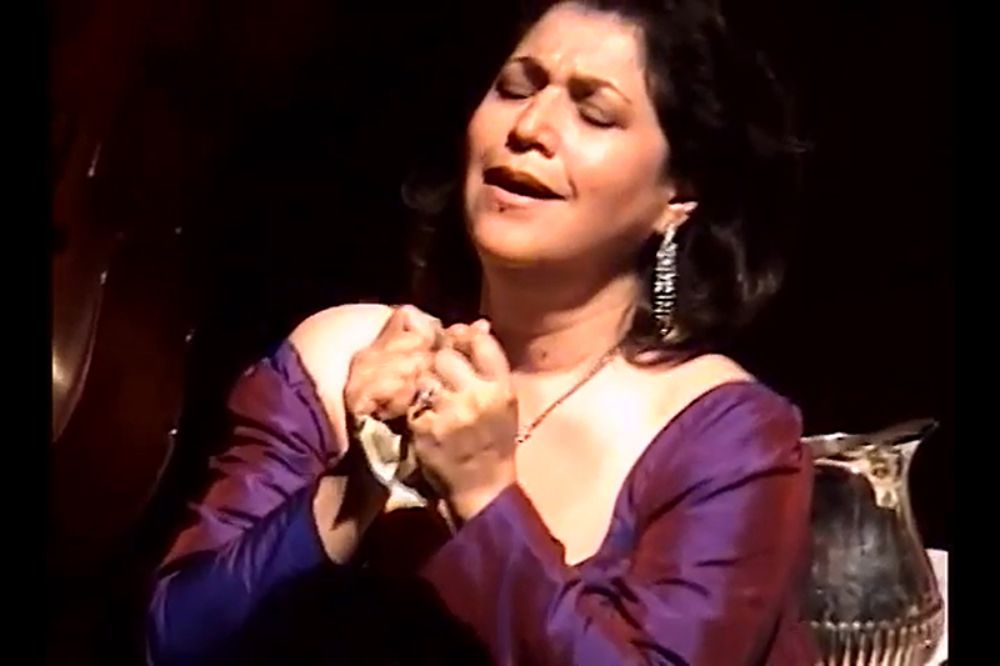 Miryan Singer tuvo un carrera de 25 años como cantante, aquí en Tosca, la ópera de Giacommo Puccini, 1995.