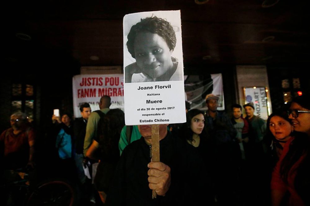 La joven haitiana Joan Florvil falleció el 30 de septiembre de 2017 tras sufrir discriminación de parte del aparato estatal, convirtiéndose en un emblema en la lucha contra el racismo en Chile.
