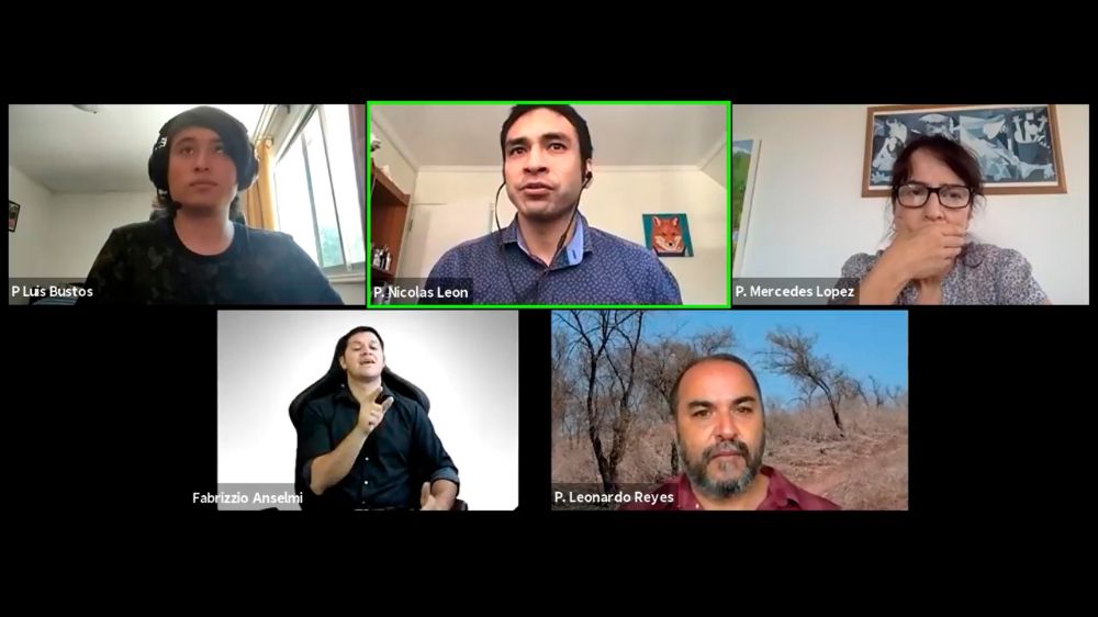 Expusieron Luis Bustos, Nicolás León, Mercedes López y Leonardo Reyes.