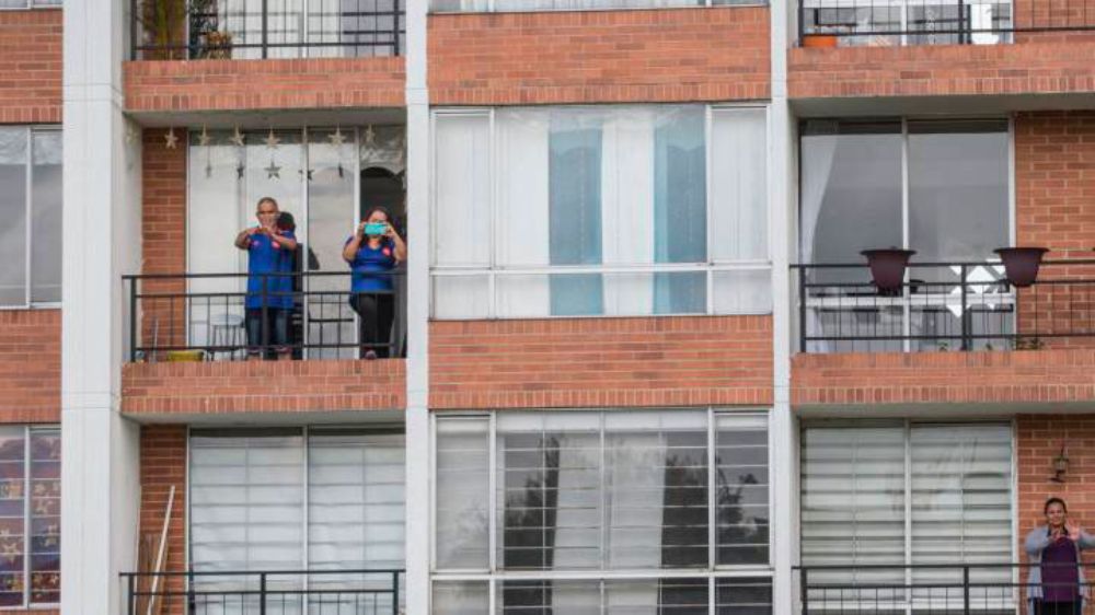 Los especialistas U. de Chile recomiendan mantener las medidas sanitarias como el uso de mascarilla, distanciamiento social y lavado de manos en la rutina diaria.