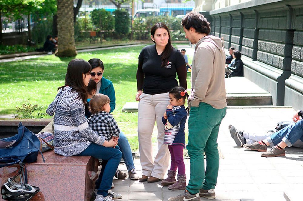 El reglamento estudiantil de corresponsabilidad social en el cuidado de niños(as) y la instalación de salas cunas y jardines infantiles JUNJI en campus universitarios son algunas de estas líneas.