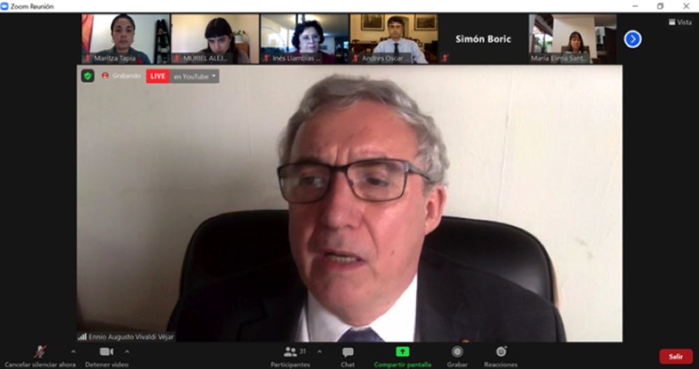 El rector de la U. de Chile, Ennio Vivaldi, participó de la actividad donde sostuvo que "la campaña será exitosa en la medida que todos nos vacunemos".