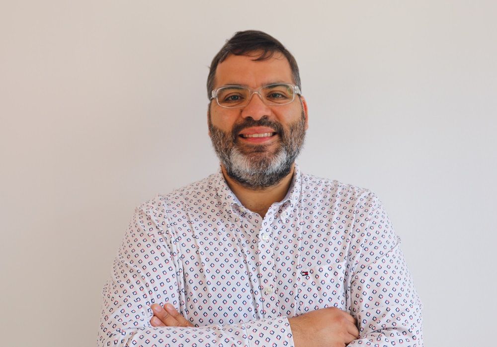 Coordinador del Proyecto de Fortalecimiento de Universidades Estatales UCH-1899 y el jefe de Gabinete VID, Andreé Henríquez.