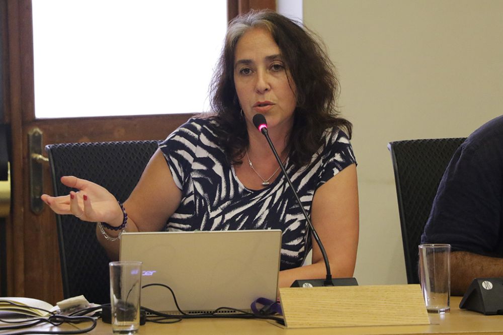 La presidenta de la Comisión de Desarrollo Institucional del Senado, Rebeca Silva, destaca la creación de la Defensoría Universitaria como un hito extremadamente relevante.