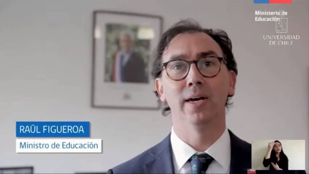 El Ministro de Educación Raúl Figueroa destacó que la Universidad pone su "esfuerzo, compromiso, capacidad en beneficio del país a través de la gran labor que han hecho".