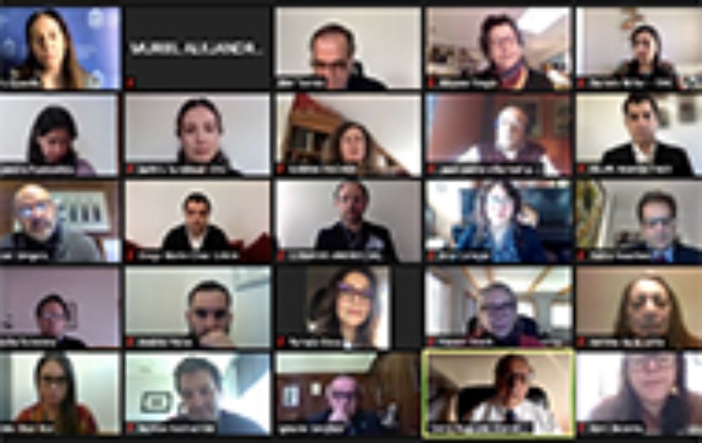 La U. de Chile y la U. Católica realizaron el lanzamiento del concurso de composición "Cantata por el Diálogo de Chile", para orquestas, coros y solistas.