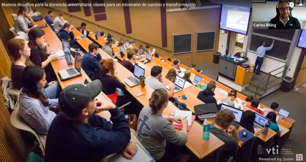 En la instancia de activa participación en pantalla y a través del chat, Carlos Rilling destacó el compromiso del cuerpo docente de la U. con el aprendizaje y sus estudiantes en el actual contexto