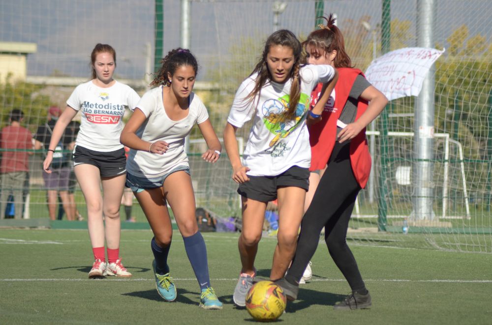 "El deporte y la actividad física inciden en nuestro bienestar emocional, ya que fomenta la comunicación inter e intrapersonal", dice Caballero.