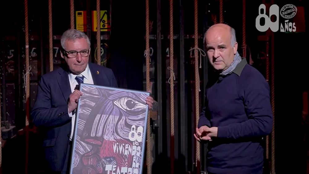 El afiche conmemorativo de los 80 años del Teatro Nacional Chileno fue presentado en la ceremonia de aniversario que se realizó este martes 22 de junio.