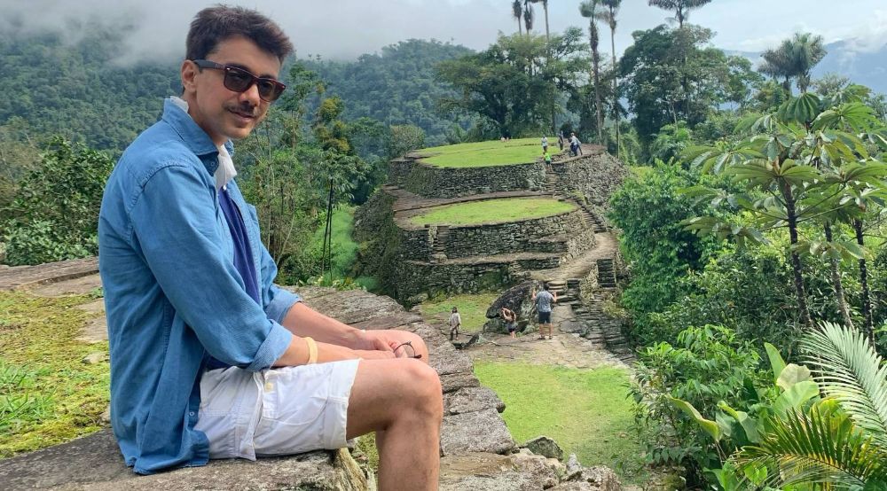 Rodrigo Bazaes es licenciado de la Facultad de Artes de la Universidad de Chile y dirige la serie "Isabel"