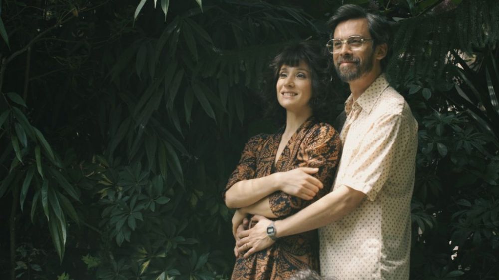 La serie Isabel relata la vida íntima de la aclamada escritora chilena Isabel Allende, tanto sus éxitos como dolores. 