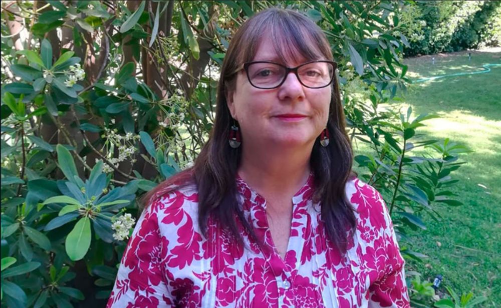 La viróloga Vivian Luschsinger sostiene que "hay dos aspectos a considerar uno es que virológicamente lo encuentro muy arriesgado. Desde el punto de vista social, mental es beneficioso". 