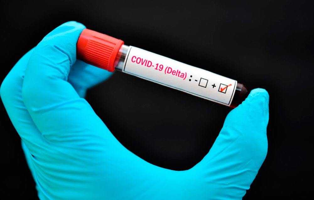 El Dr. Mario Chiong afirma que esta variante presenta una sintomatología distinta respecto a las otras y que no es fácil de detectar. Esta situación, agrega, "va a complicar mucho la trazabilidad".