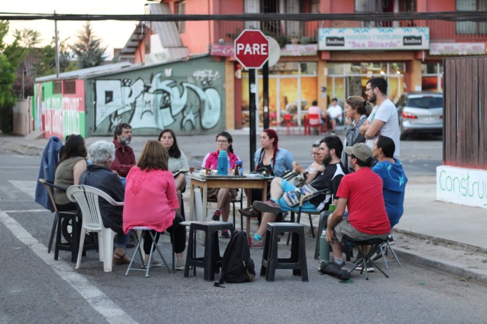 Desde octubre 2019, surgieron diversas manifestaciones, reflexiones y acciones desde las diversas disciplinas cuestionando el sistema de vida vigente y proyectando nuevas formas de hacer comunidad