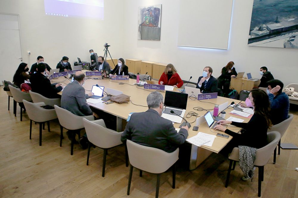 En tres salones de la Casa Central la Comisión de Reglamento ha realizado sus diferentes sesiones