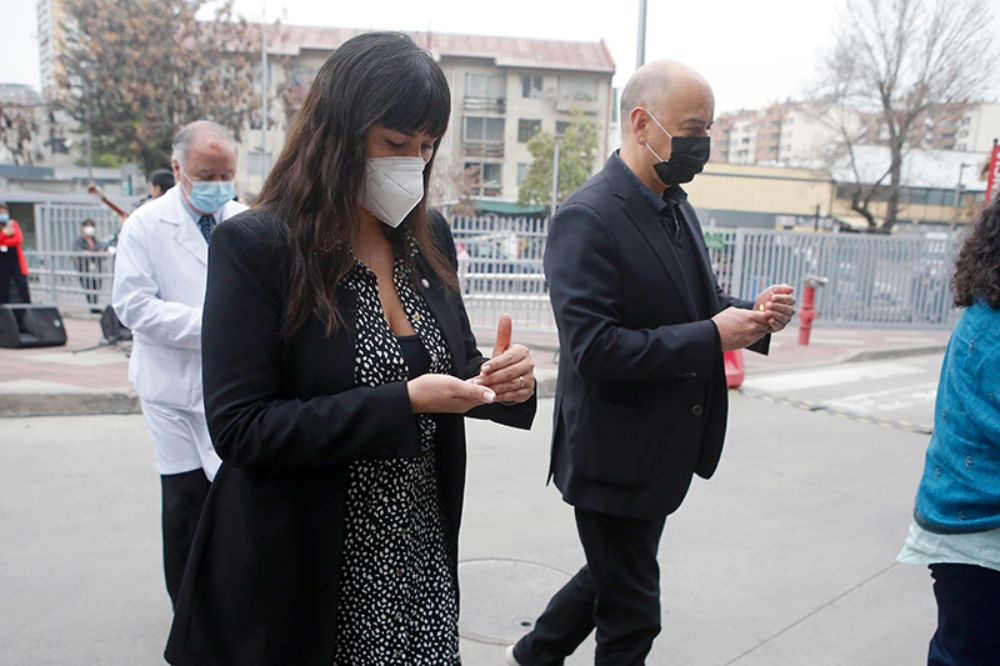 En la ocasión, los presentes encendieron velas adelantando el gesto al que se convocará a toda la ciudadanía para este domingo 5 de septiembre a las 21:00 horas.