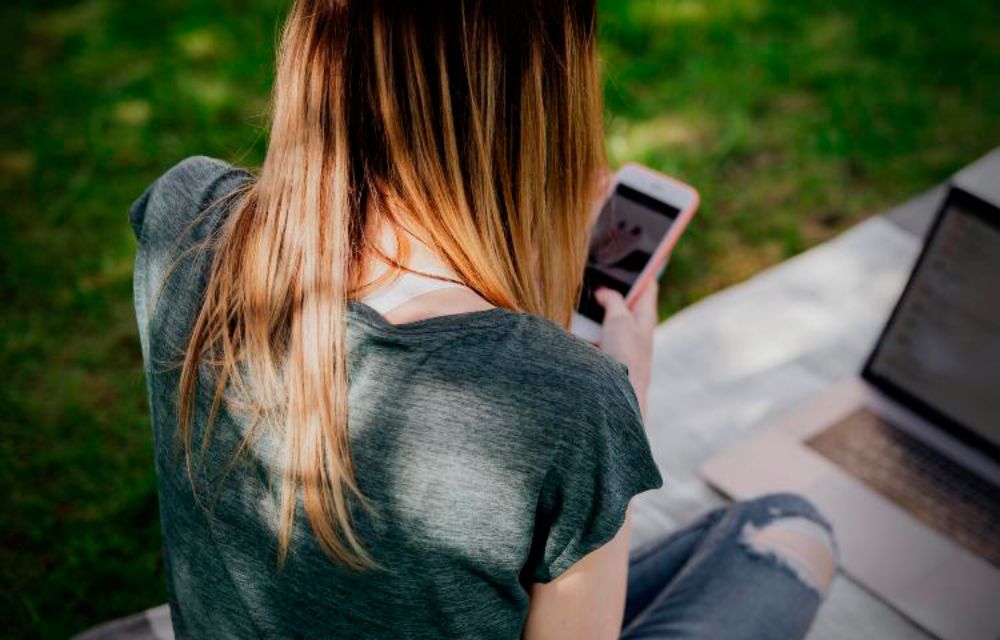 El estudio identificó tres tipologías de víctimas: "poli-víctimas" (23 por ciento), "víctimas digitales ocasionales" (30 por ciento) y "víctimas frecuentes fuera de línea" (41 por ciento).