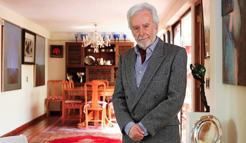 En su libro de 2002 "Chile, un Caso de Subdesarrollo Exitoso", Rodríguez Elizondo adelantó un juicio a la clase política y al distanciamiento de su labor representativa.